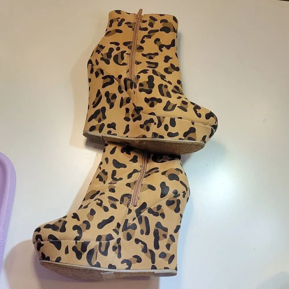 HERSTYLE ROUND TOE ZIP CLOSURE ANIMAL LEOPARD PRINT ANKLE BOOTIES - Picture 6 of 14